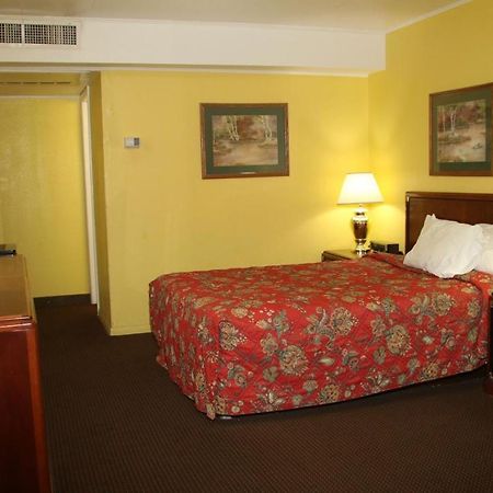 Townsman Inn Larned Buitenkant foto