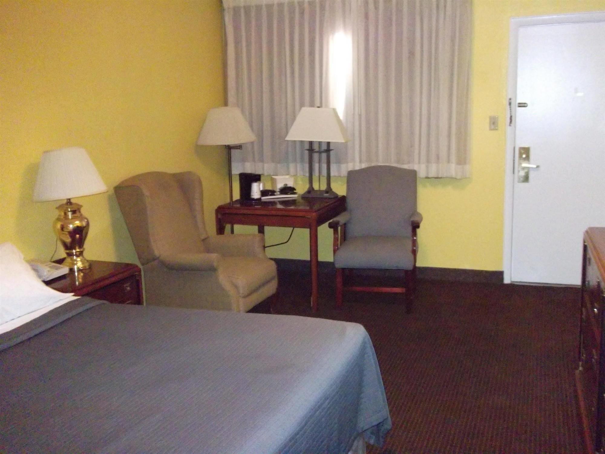 Townsman Inn Larned Buitenkant foto