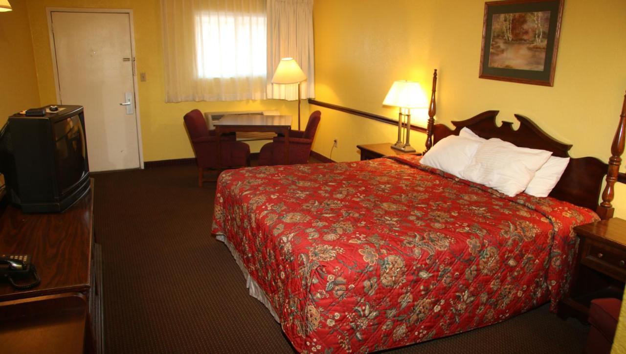 Townsman Inn Larned Buitenkant foto