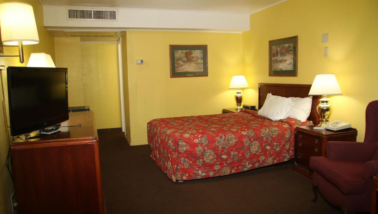 Townsman Inn Larned Buitenkant foto